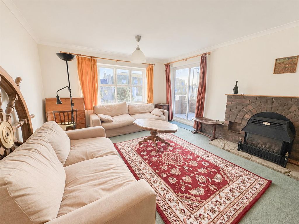 Property photo 2 of 24