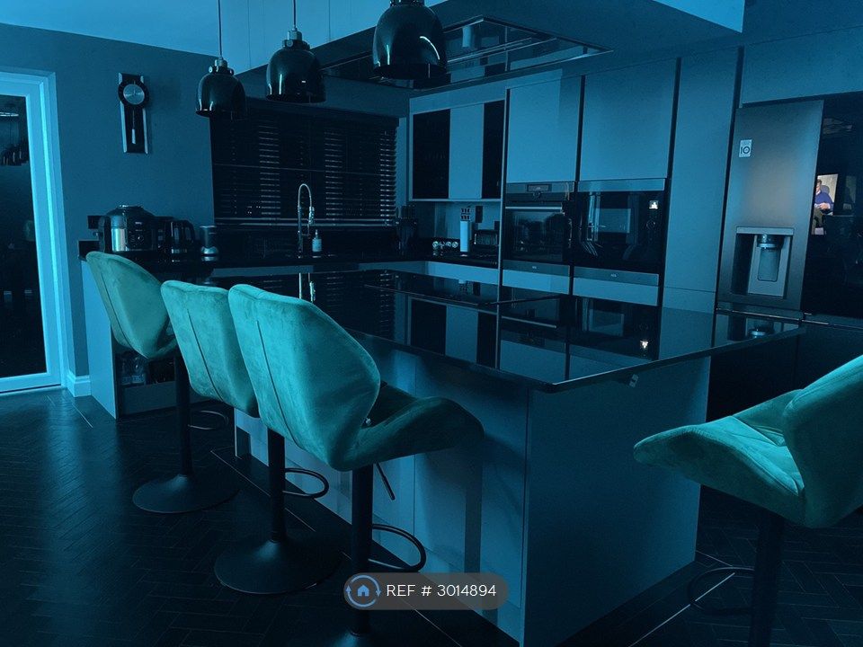 Property photo 1 of 7 Kitchen