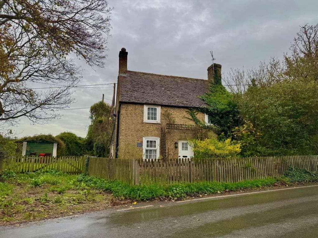 Property photo 1 of 10 Detached Cottage With Driveway And Garage