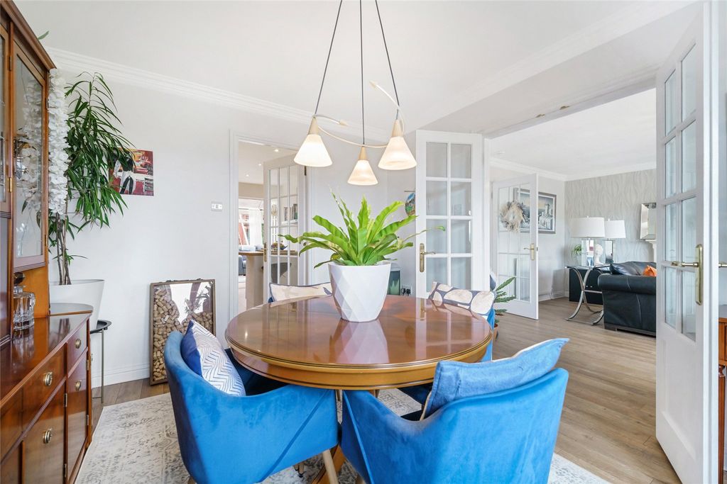 Property photo 3 of 31 Dining Room