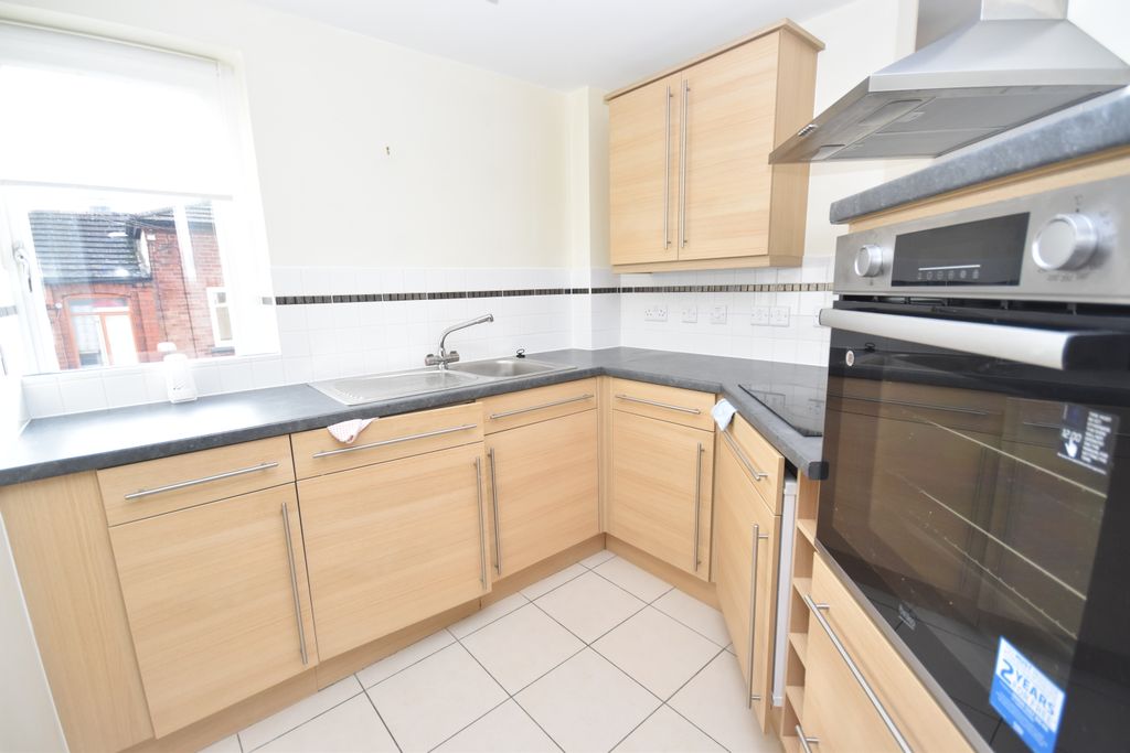Property photo 3 of 10 Kitchen