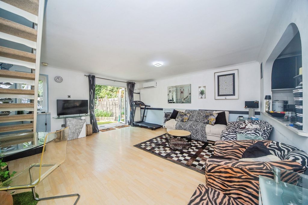 Property photo 2 of 15 Pbox-Img.Jpg