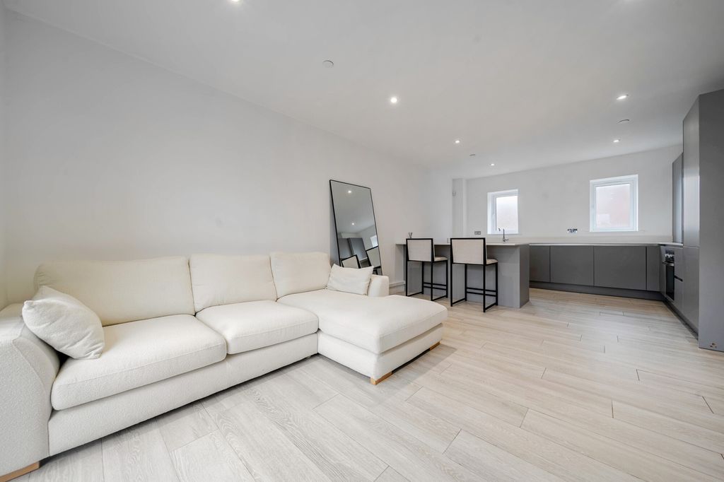 Property photo 3 of 8 Sitting Room / Kitchen