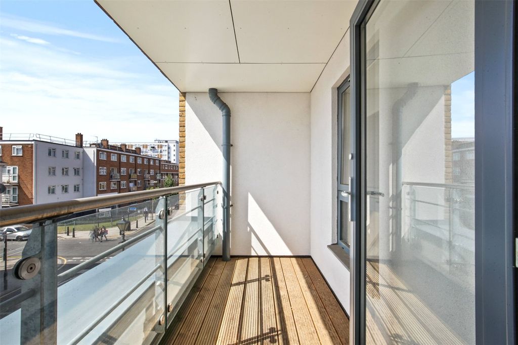 Property photo 3 of 8 Balcony