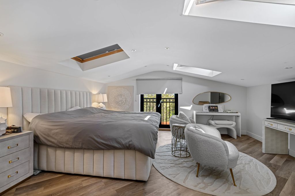 Additional image 7 of 4 bed barn conversion to rentCold Pool Lane, Badgeworth GL51