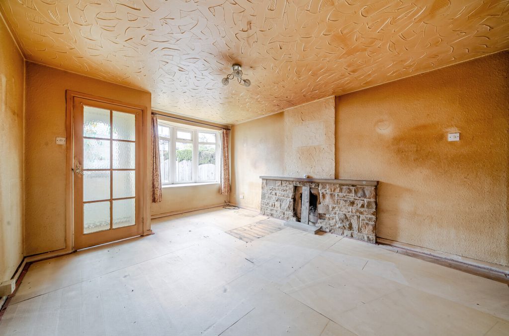 Property photo 2 of 9 1346714-10-68B585...