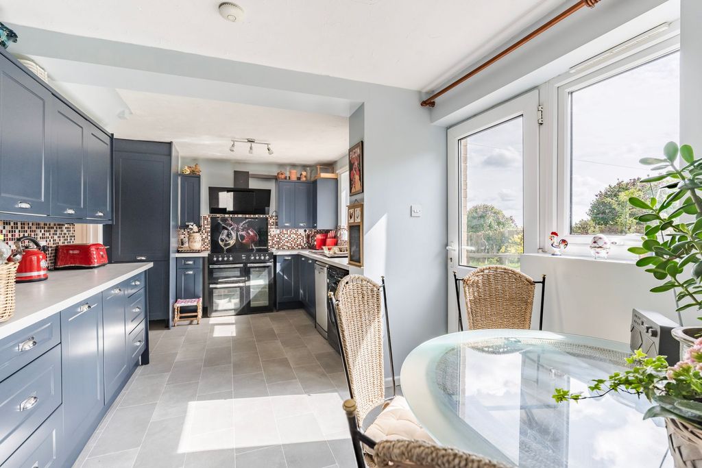 Property photo 3 of 23