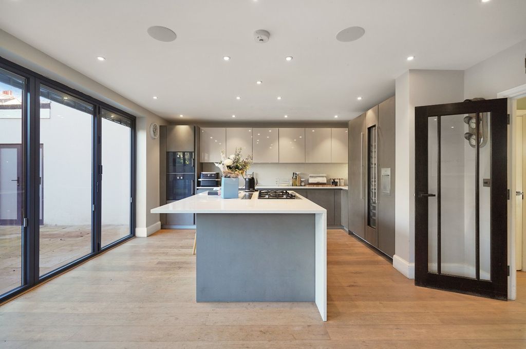 Property photo 1 of 46 Picture No. 26