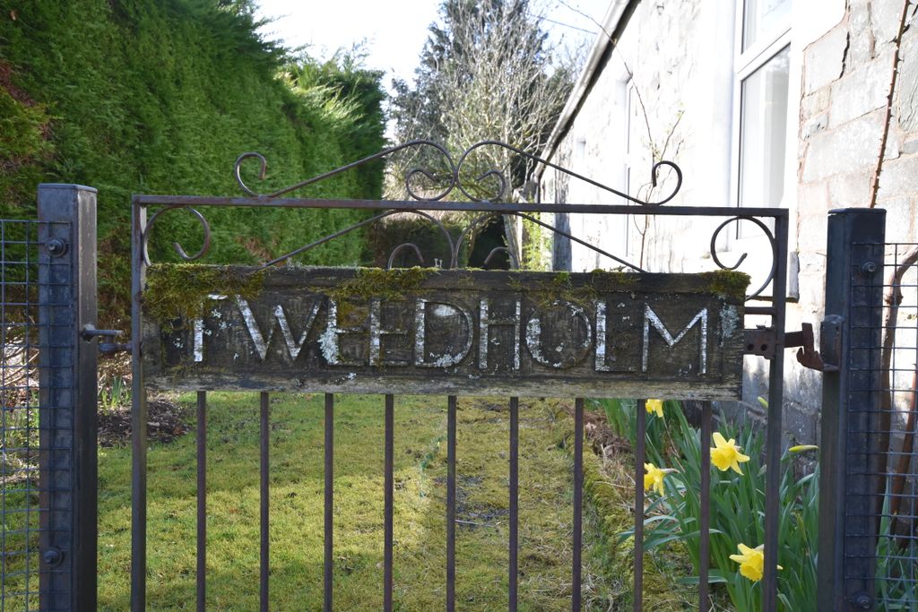 Property photo 2 of 37