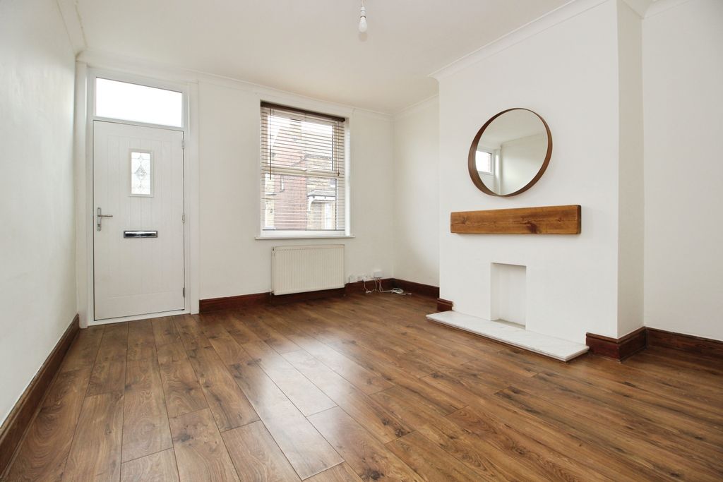 Property photo 1 of 14 Lounge