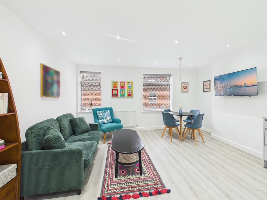 Property photo 3 of 11 Cam04063G0-Pr0196-Still003.Jpg