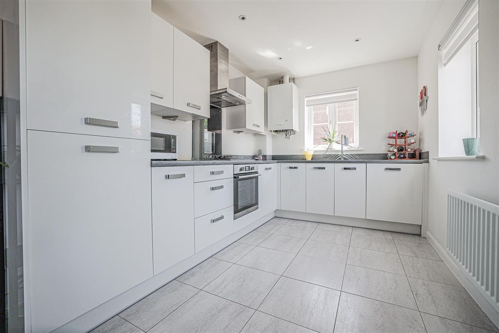Property photo 2 of 16 980A1144-1.Png