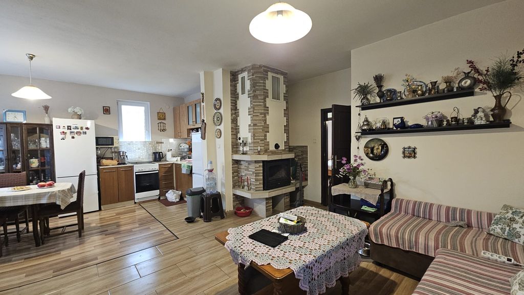 Property photo 3 of 28