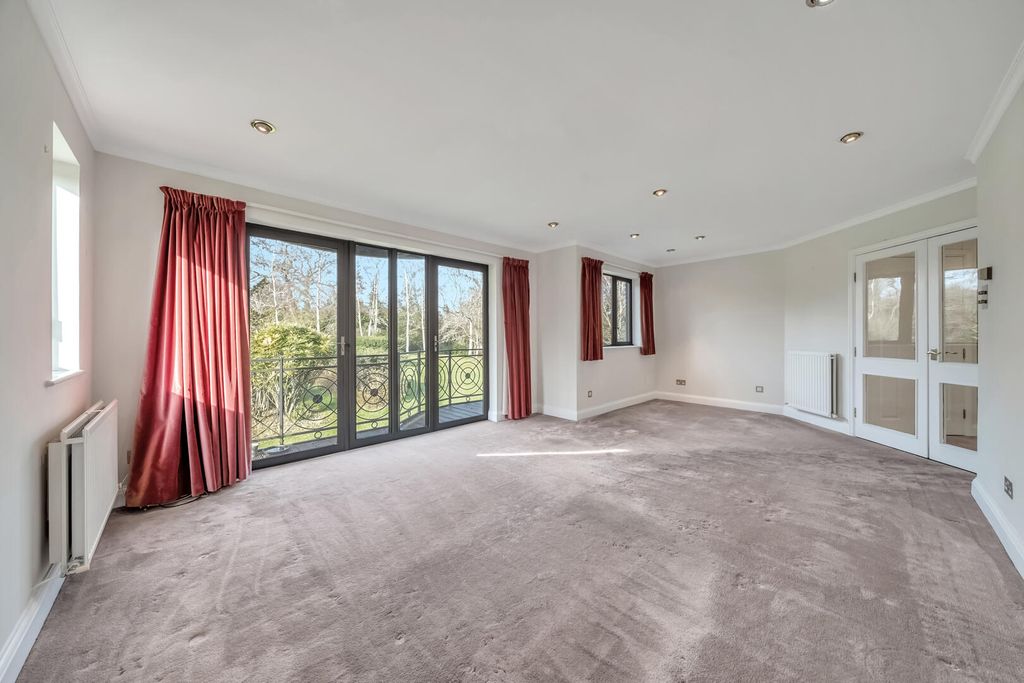 Property photo 2 of 24 Living Room