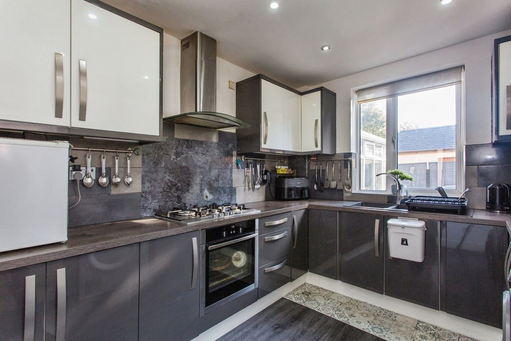 Property photo 3 of 18 Pbox-Img.Jpg
