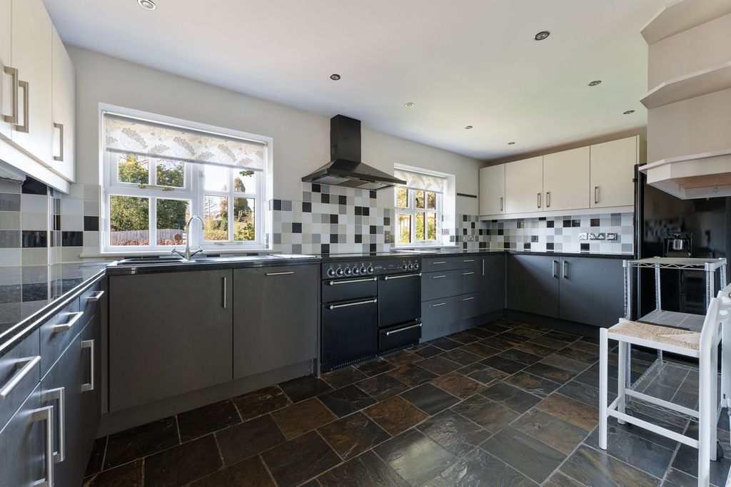 Property photo 3 of 29