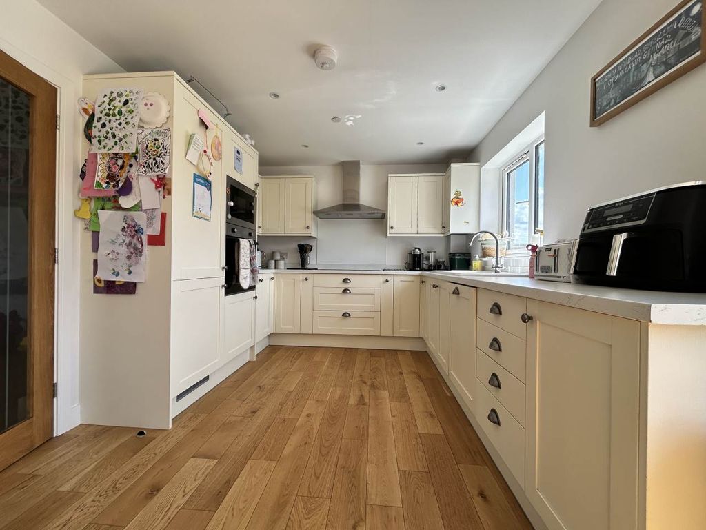 Property photo 3 of 16 Img_3807