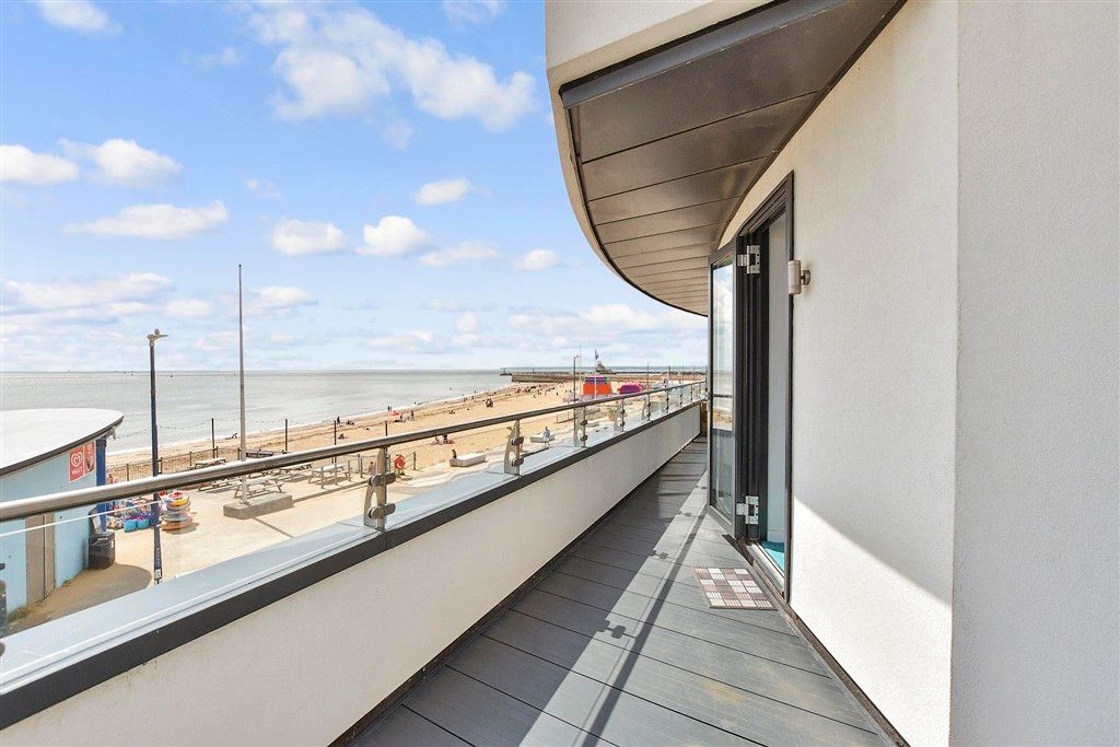 Property photo 2 of 13 Balcony / Terrace