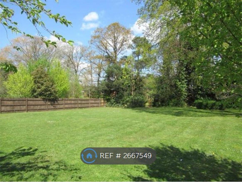 Property photo 2 of 16 Communal Garden