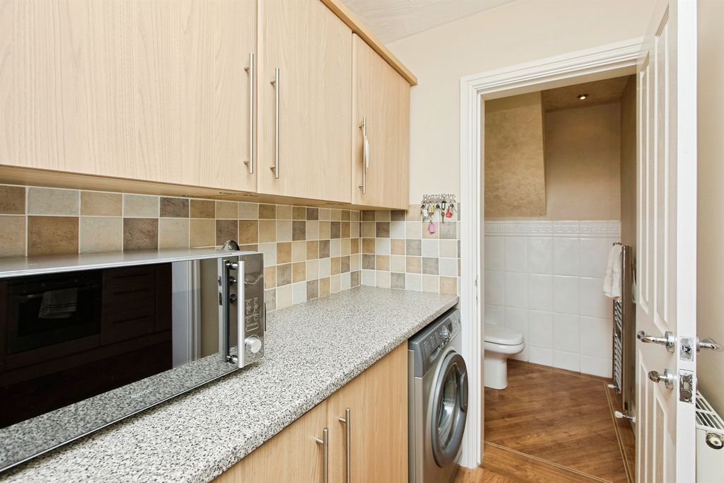 Property photo 3 of 34
