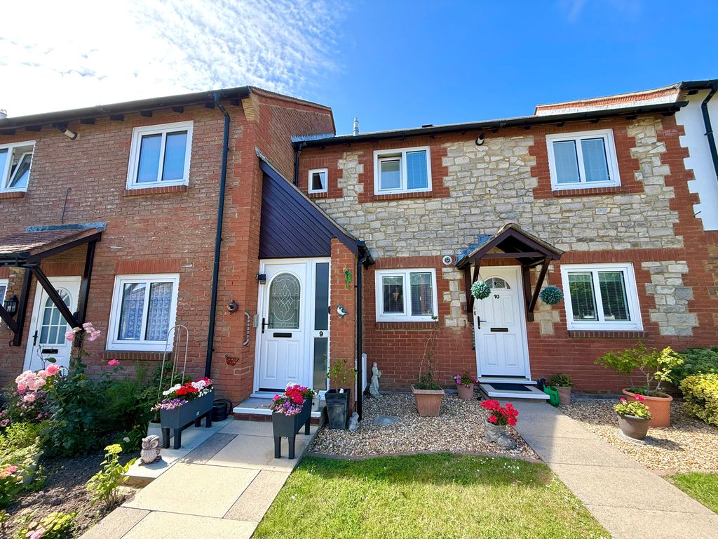Property photo 1 of 14 9 Barton Court Front