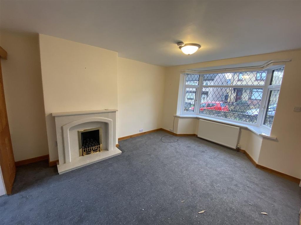 Property photo 2 of 11 Lounge