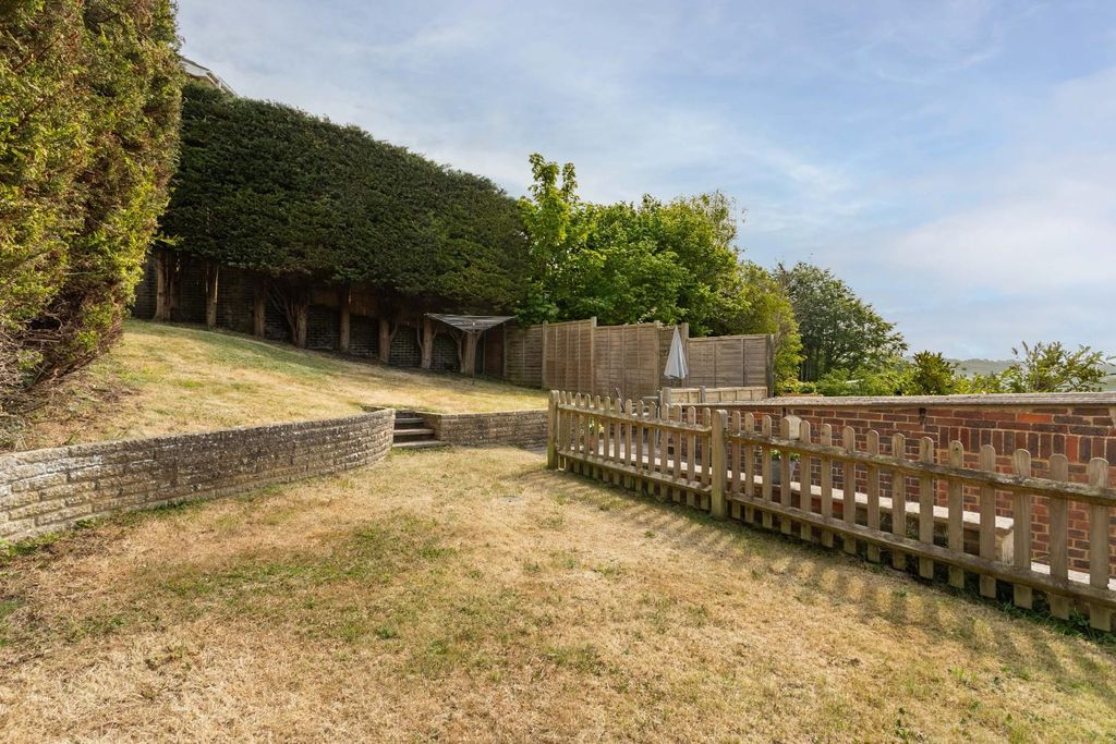 Property photo 2 of 19 Mill Rise-15.Jpg