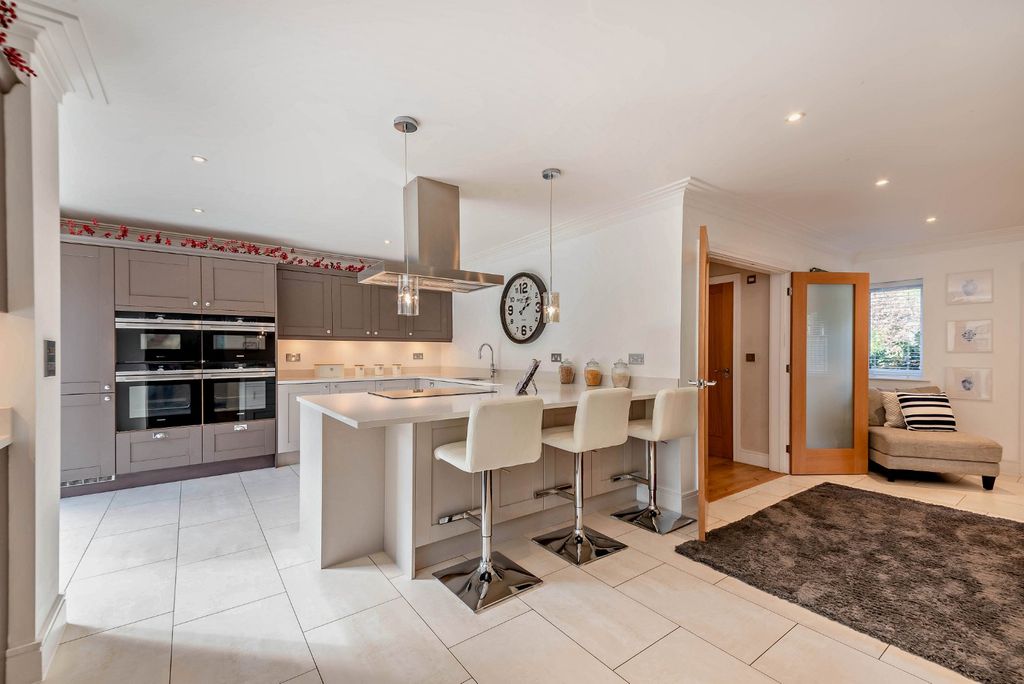 Property photo 3 of 21 Picture No. 39