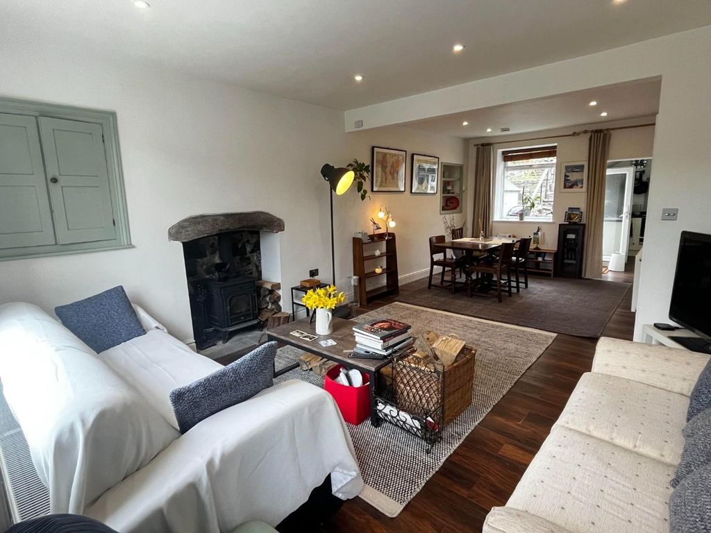 Property photo 2 of 17 Lounge.Jpg