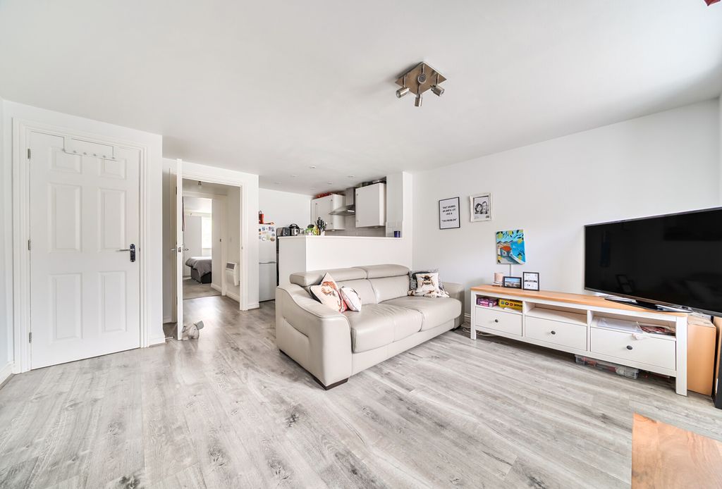 Property photo 1 of 15 1400786-8-696E417...