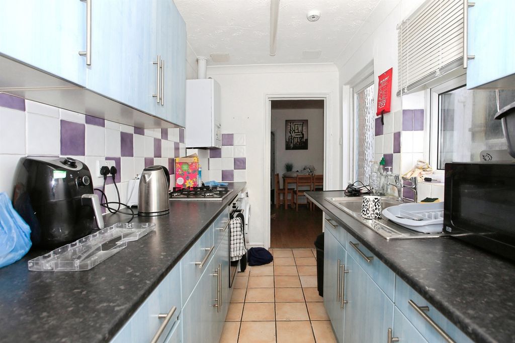 Property photo 2 of 18