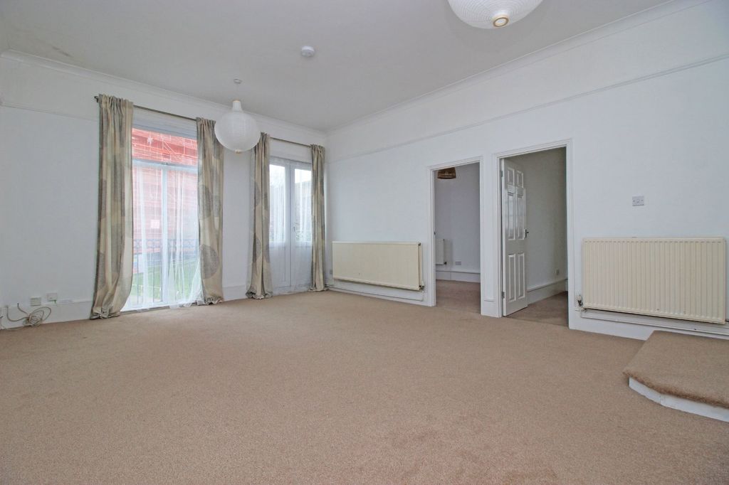 Property photo 3 of 9 Picture No. 18