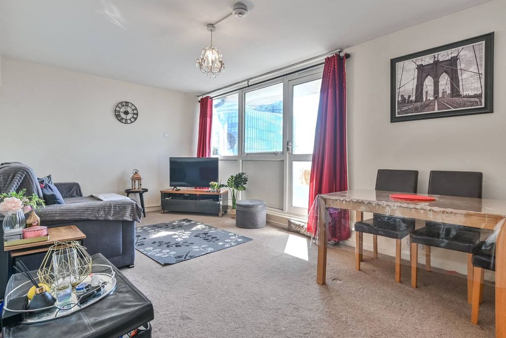 Property photo 2 of 8