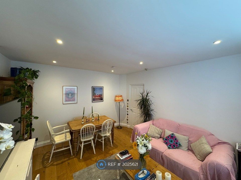 Property photo 3 of 10 Sitting Room