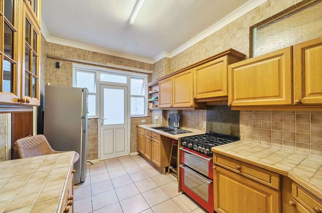 Property photo 3 of 12 1320144-9-686Eb1E...