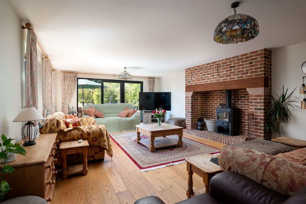 Property photo 2 of 34
