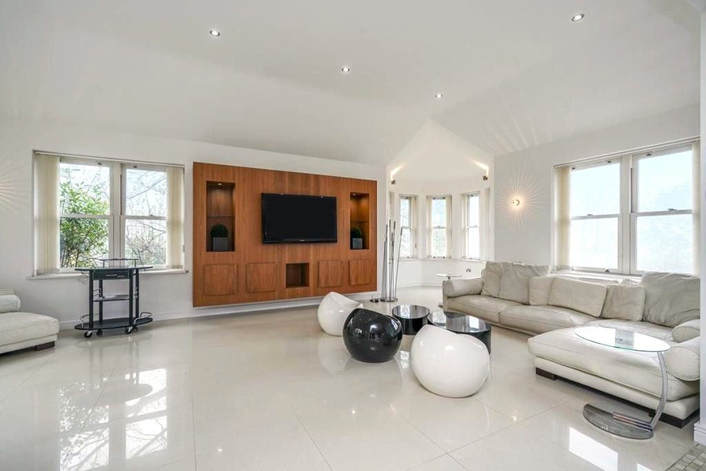 Property photo 2 of 21