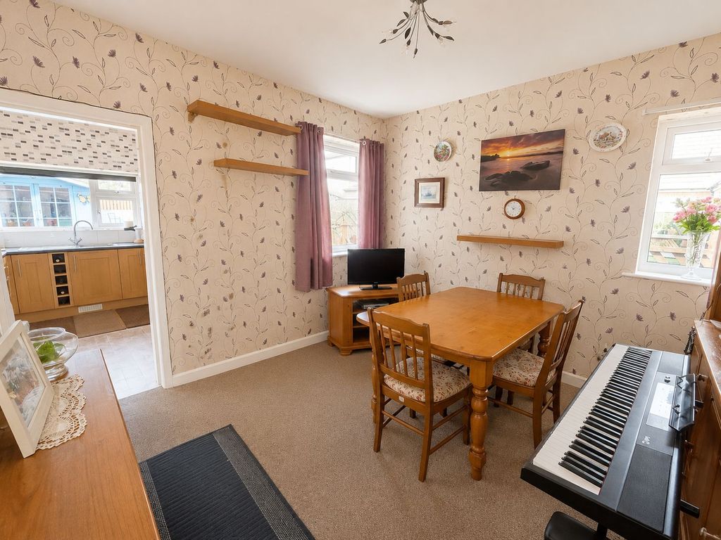 Property photo 3 of 11 Dining Room