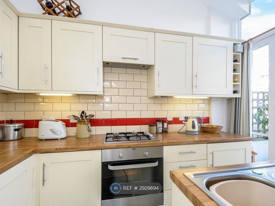 Property photo 3 of 16 Kitchen
