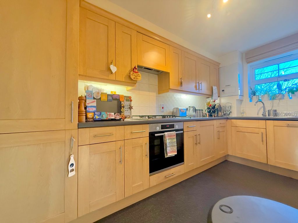 Property photo 3 of 7 Kitchen