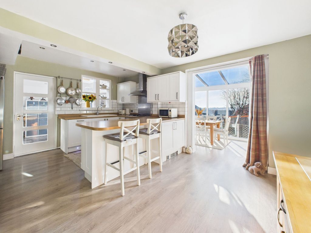 Property photo 2 of 21 Dining Kitchen