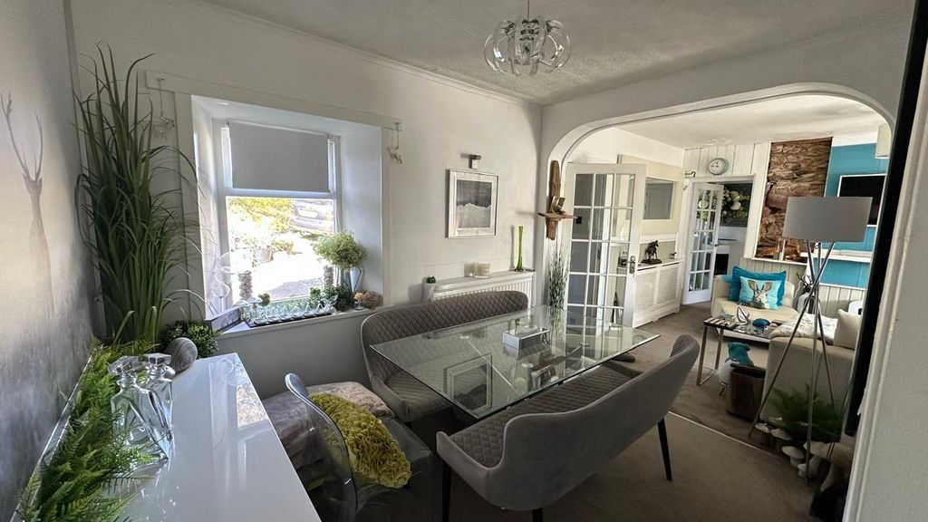 Property photo 2 of 36