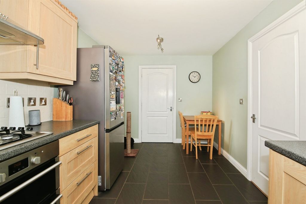 Property photo 3 of 20