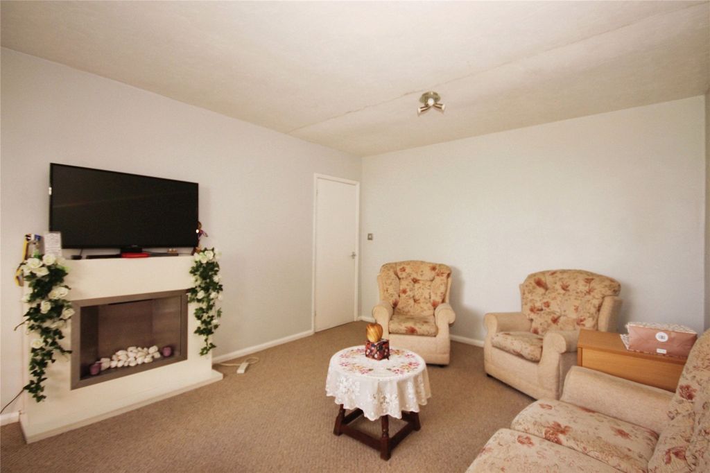 Property photo 2 of 15 Picture No. 11