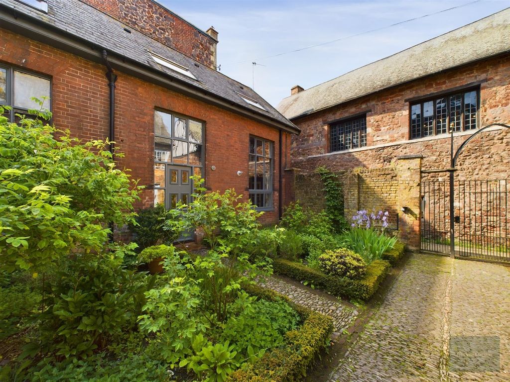 Property photo 1 of 11 Cam02563G0-Pr0056-St