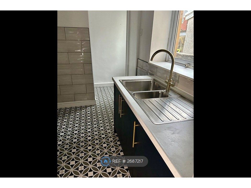 Property photo 2 of 10 Kitchen