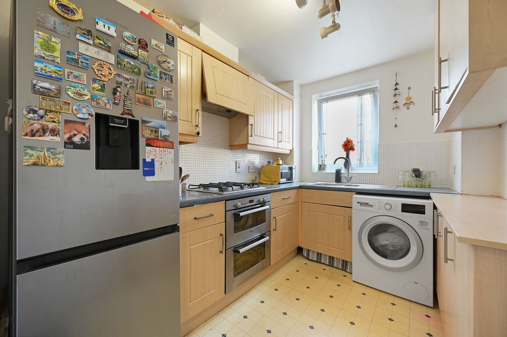 Property photo 2 of 11