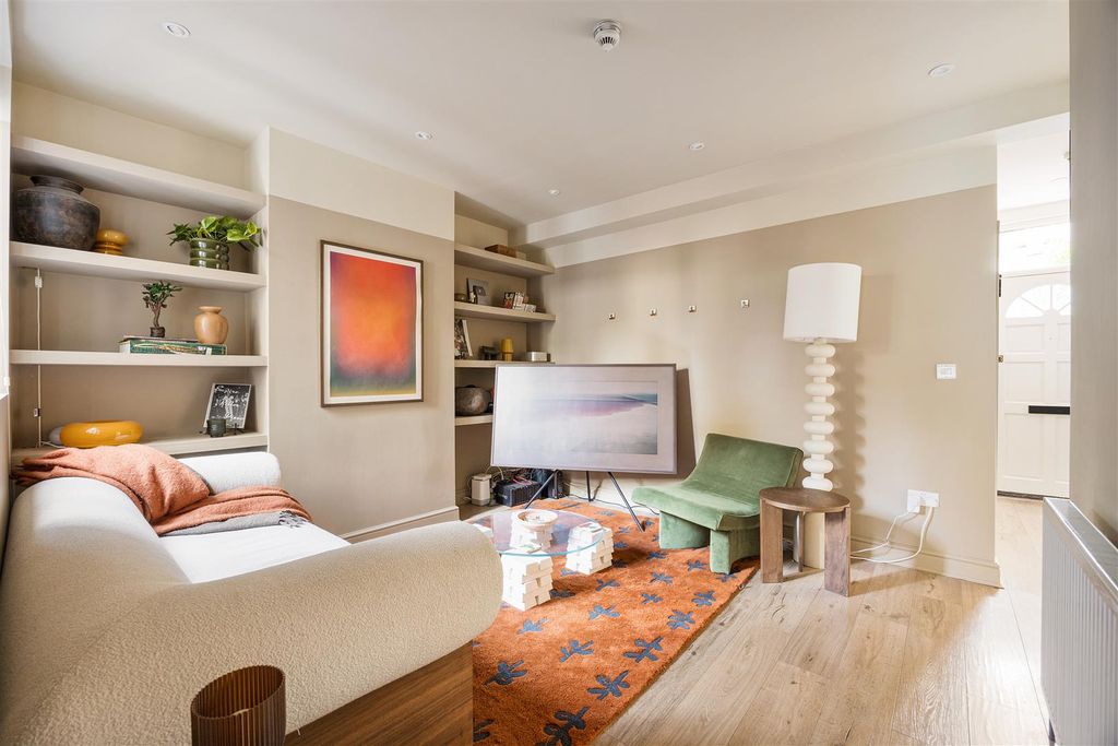 Property photo 2 of 51 Elsham Road, E11