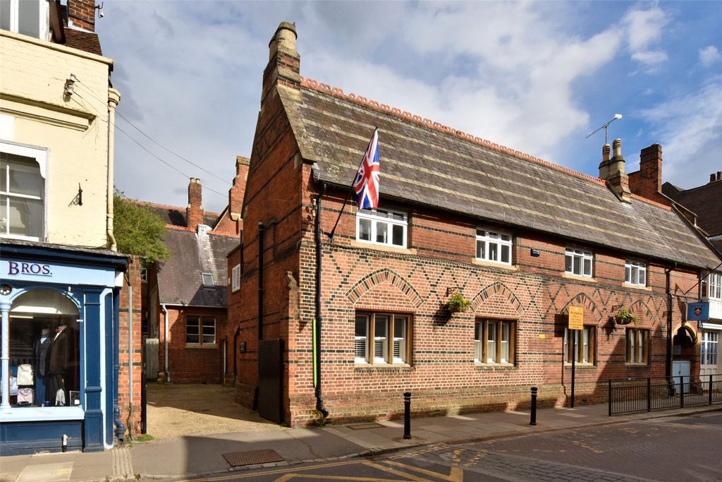 Property photo 1 of 10 Front Exterior