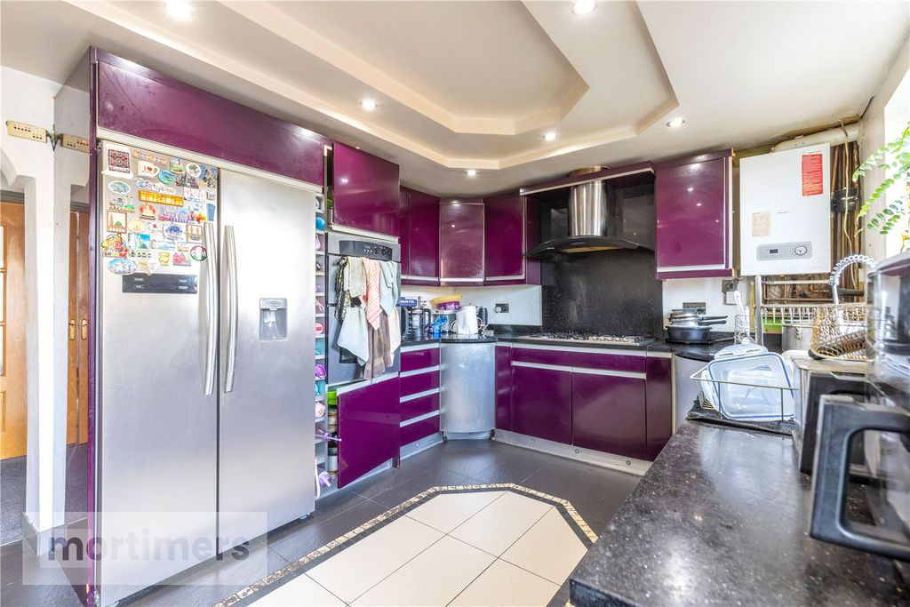 Property photo 3 of 13 Kitchen